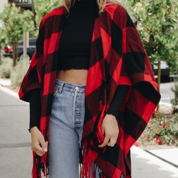 NEW BUFFALO CHECK TASSEL PONCHO Red And Black One Size - Picture 3 of 6